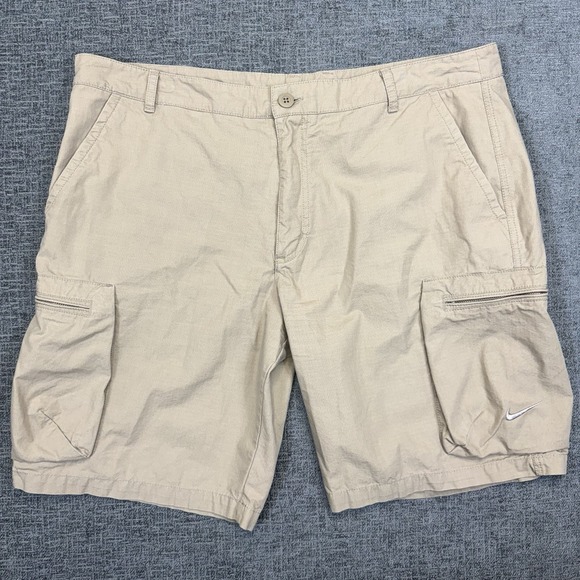 Nike Cargo Shorts Mens Size 40 Khaki Rip Stop Outdoor 10.5" Inseam Hiking Active - Picture 1 of 9